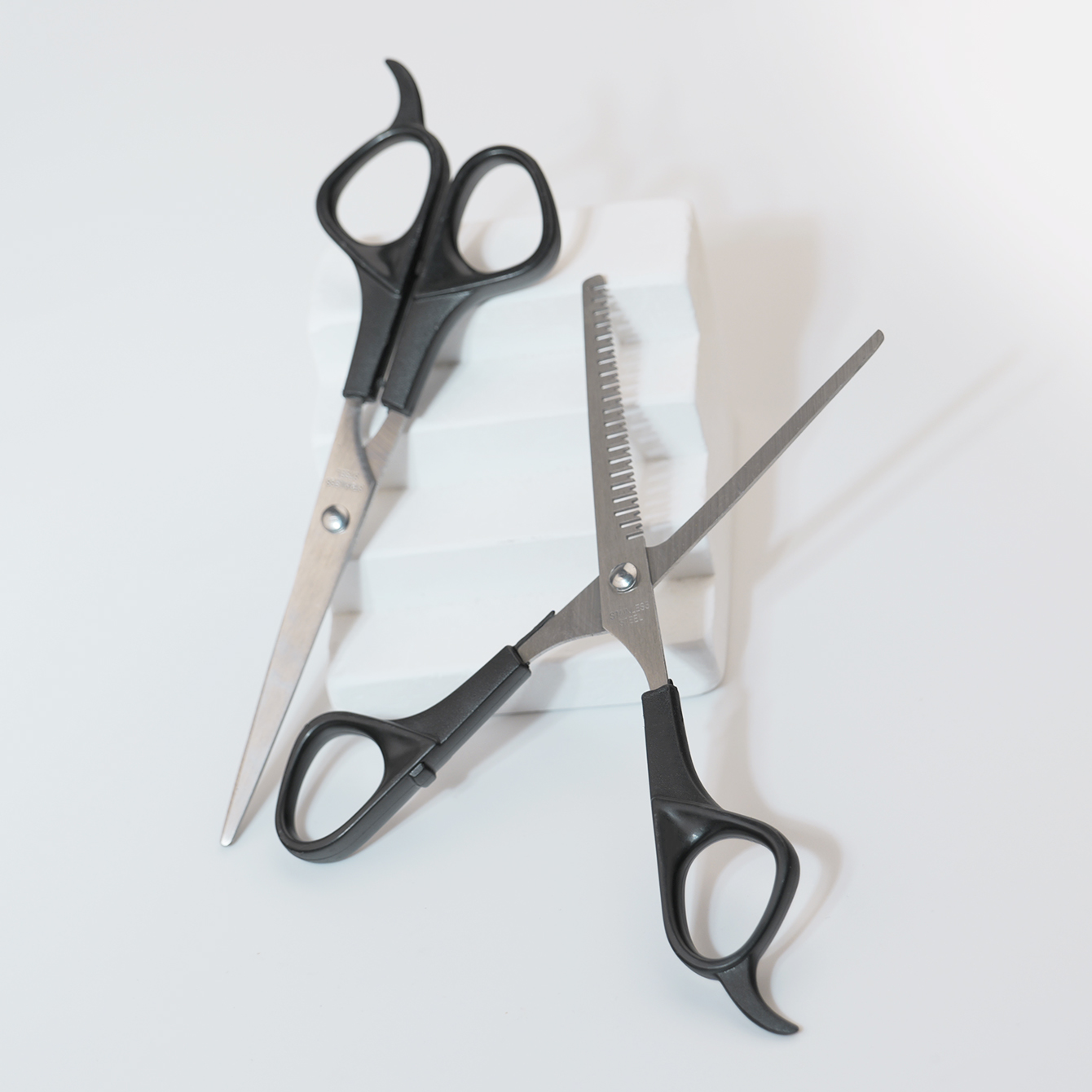Hair Cutting Scissors Shears Kit, Professional Hairdressing Scissors for Hairdresser Salon Barber，Special for real hair wigs. 