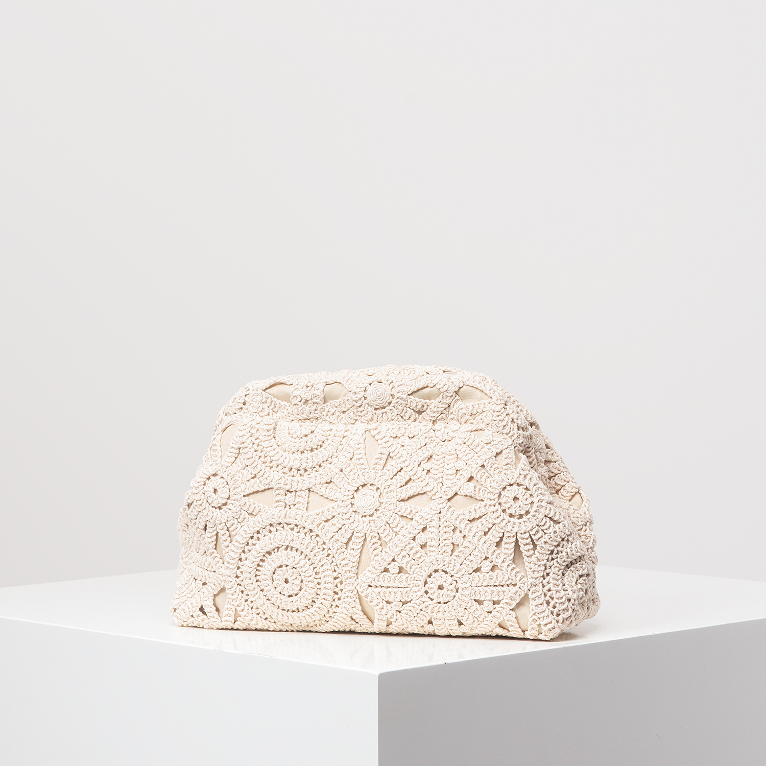 Pattern hollow woven bag, simple clutch bag, Bohemian clip bag, holiday casual straw purse, beach bag (random pattern). 