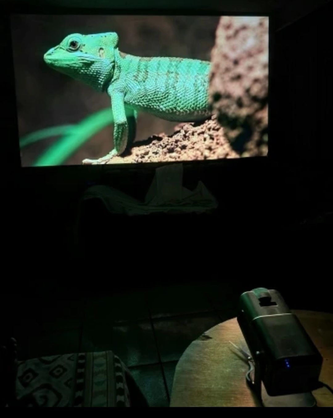 Magcubic HY320 4K  Smart projector Android 11 Freestyle projector Gaming. 