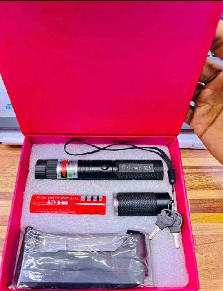 303 green and red rechargebale  lasar pointar pen with charger and kiy set. 