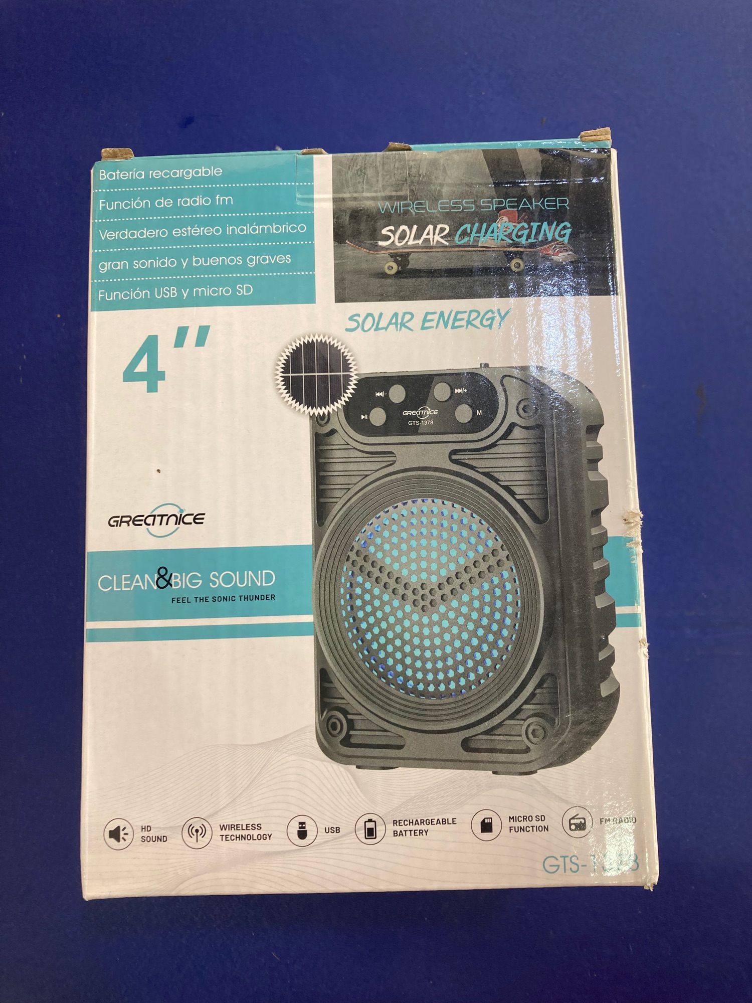 Wireless Speaker Solar Charging. 