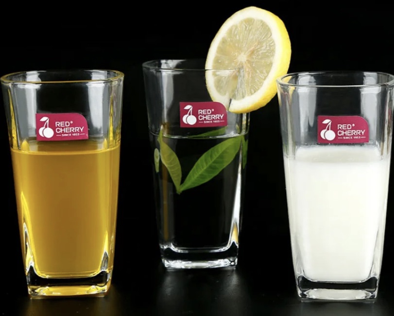 6 PIECE GLASS SET. DRINKING GLASS. BOTTOM SQUARE SHAPE. 