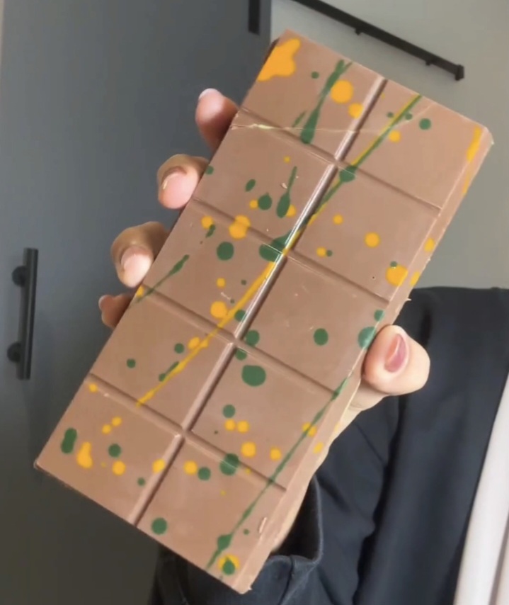 Viral Dubai Kunafa Chocolate Bar (Fex - Pistachio Knafeh Chocolatier). 