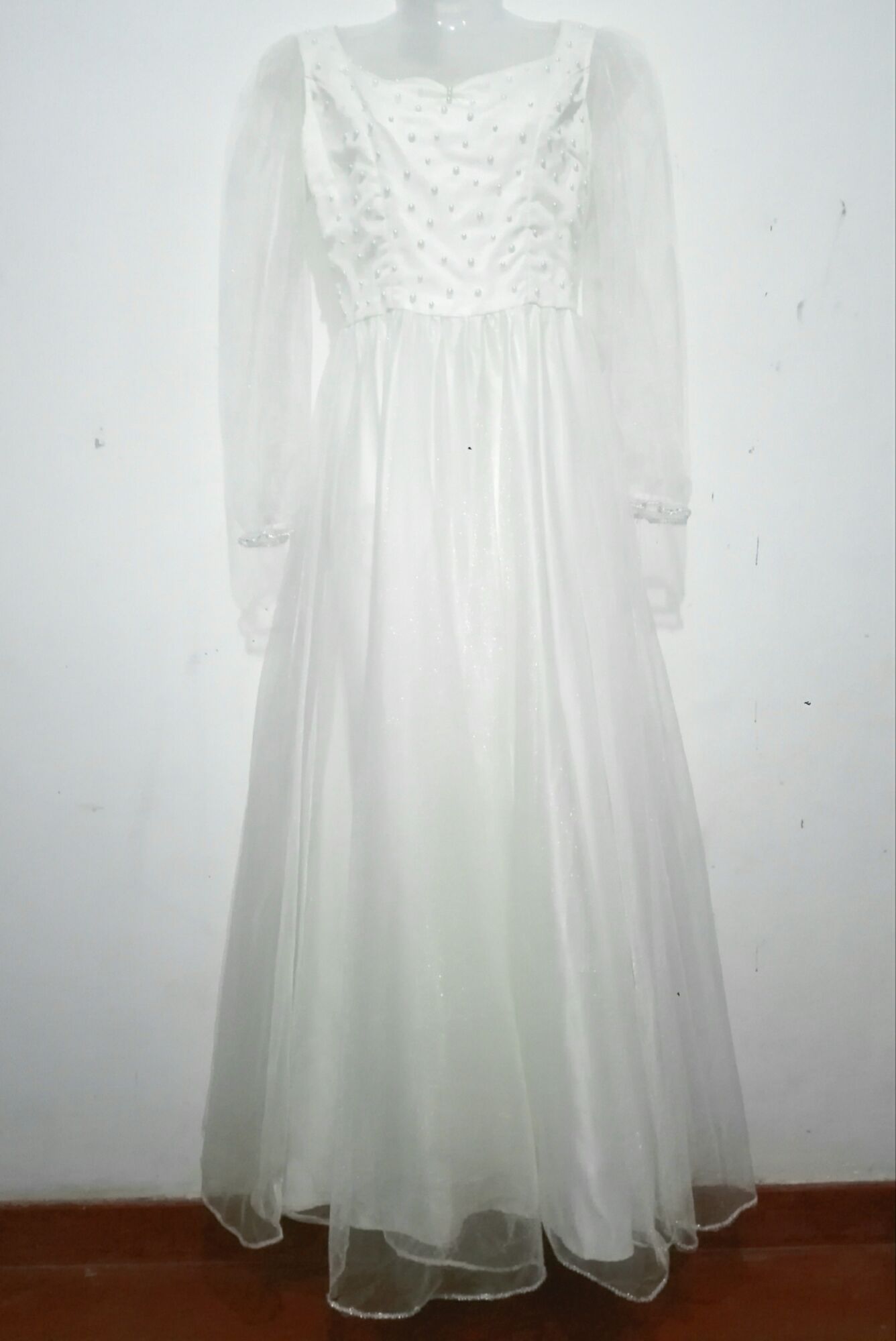 Wedding Frock Vintage Style Tea-Length Gown with Lace Trim Long Sleeve Floor-Length Dress for Women. 