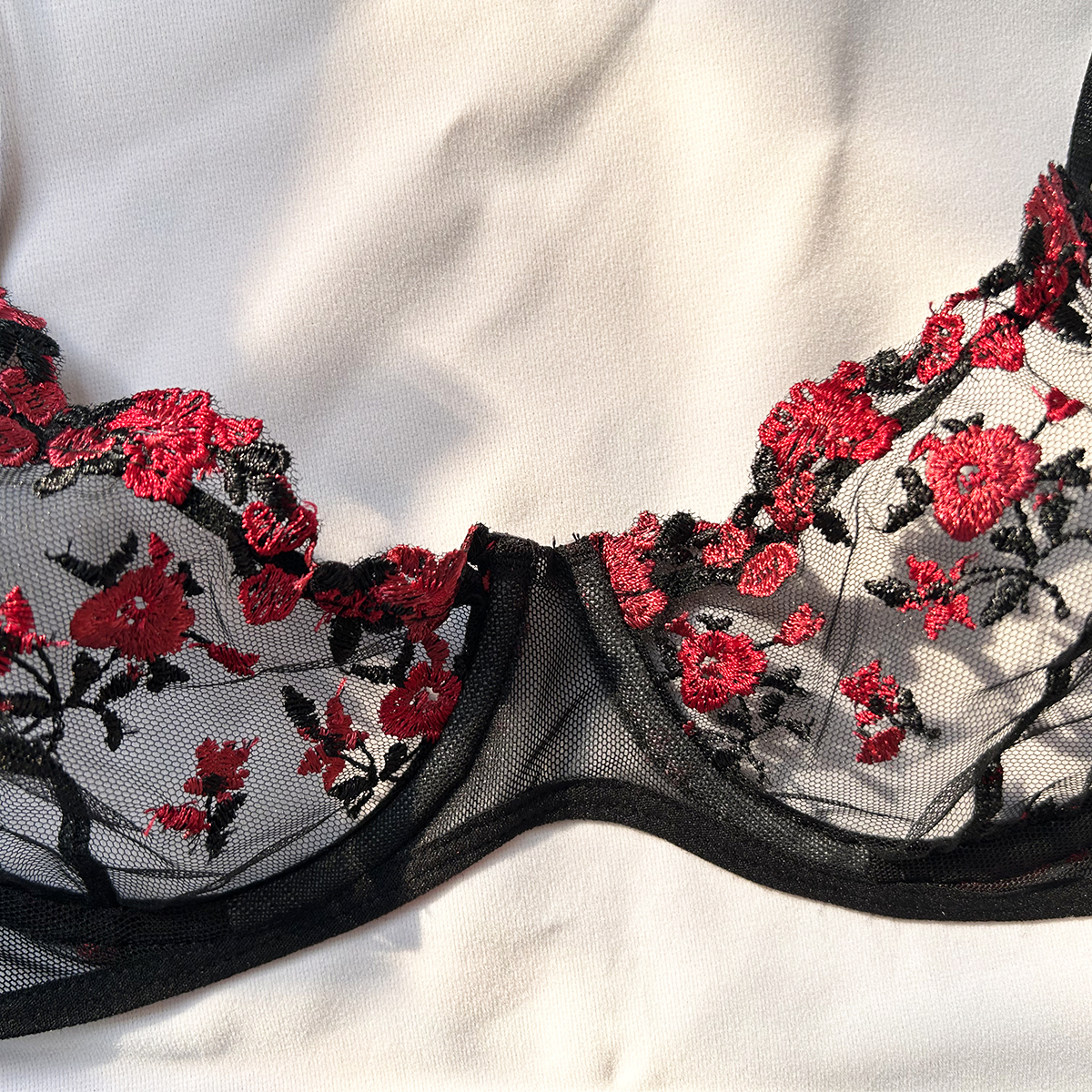 New Hot Erotic Lingerie Women Embroidery Bra Thongs Sets Women's Underwear Sex Sleepwear Pornographic Exotic Set Sexy Costumes. 