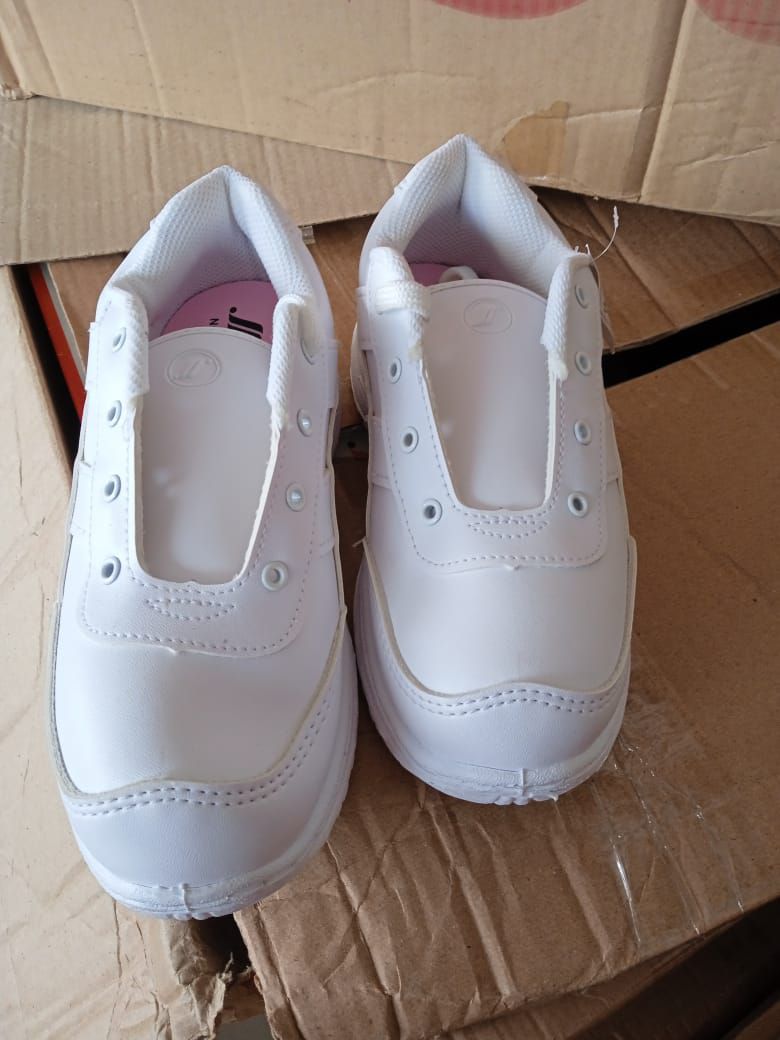 Dsi white hot sale school shoes