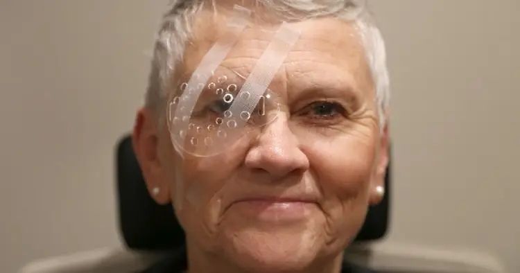 1Pair Plastic Ventilated Eye Shields Cover Transparent Surgery Eye Protection Breathable Small Hole. 