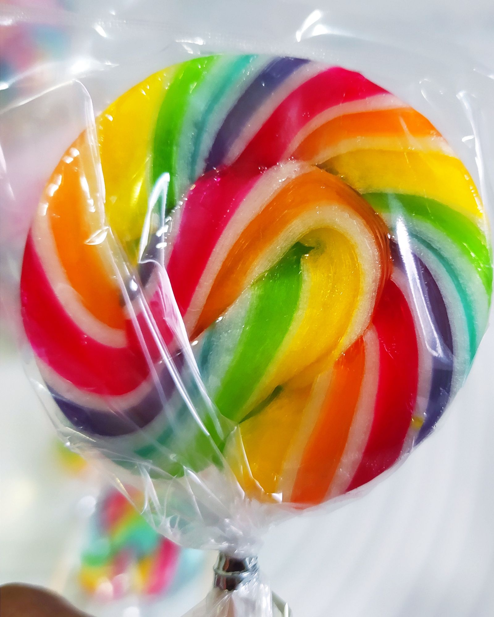 colourful rainbow round shape lollipop candy for birthday and payties 6pcs. 