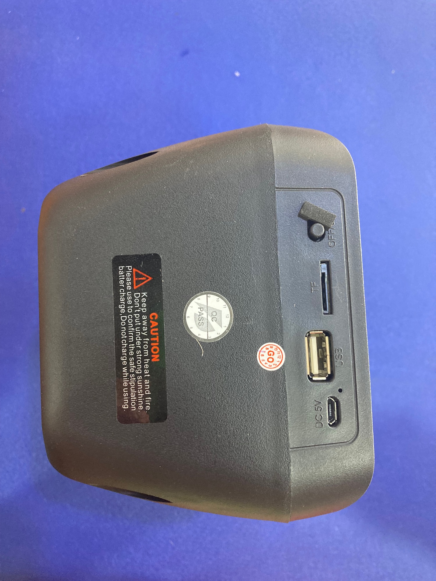 Wireless Speaker Solar Charging. 