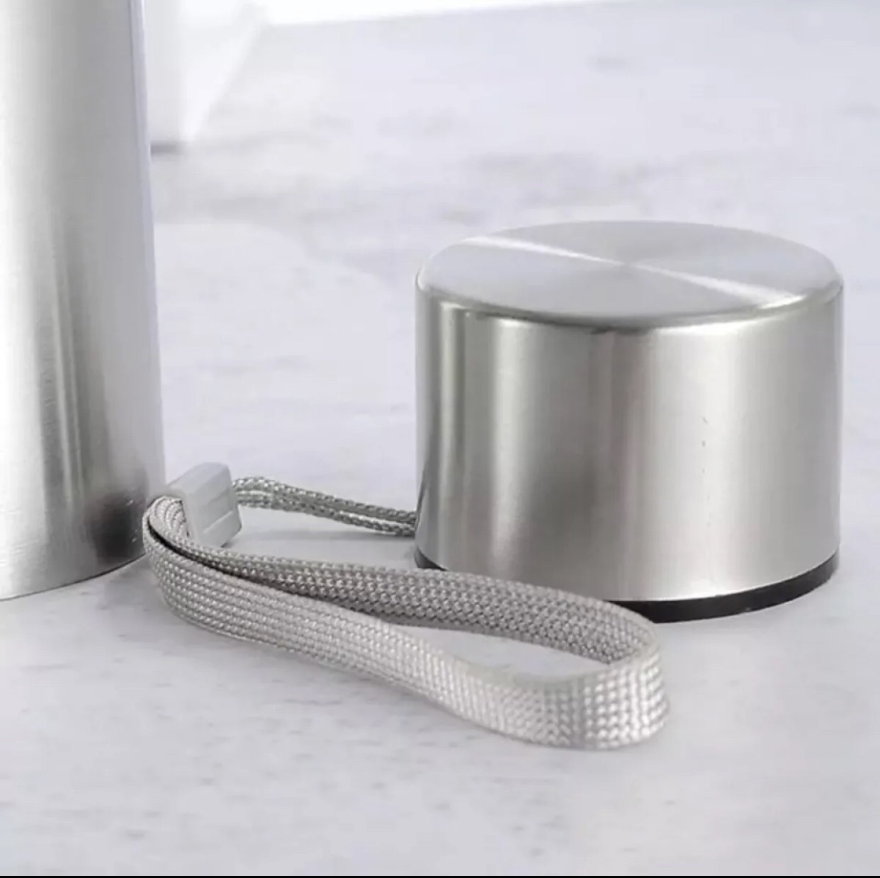 500ml/750ml/1000ml Stainless Steel Water Bottle with Handle Thermo Cup Portable Hot Cold Water Bottle for Cycling Sports Travel. 