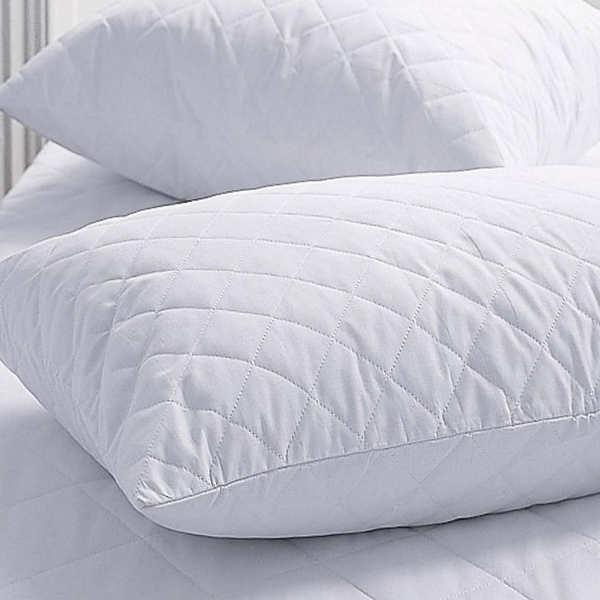 Pillow protector 💯 waterproof zipper with inner layer. 