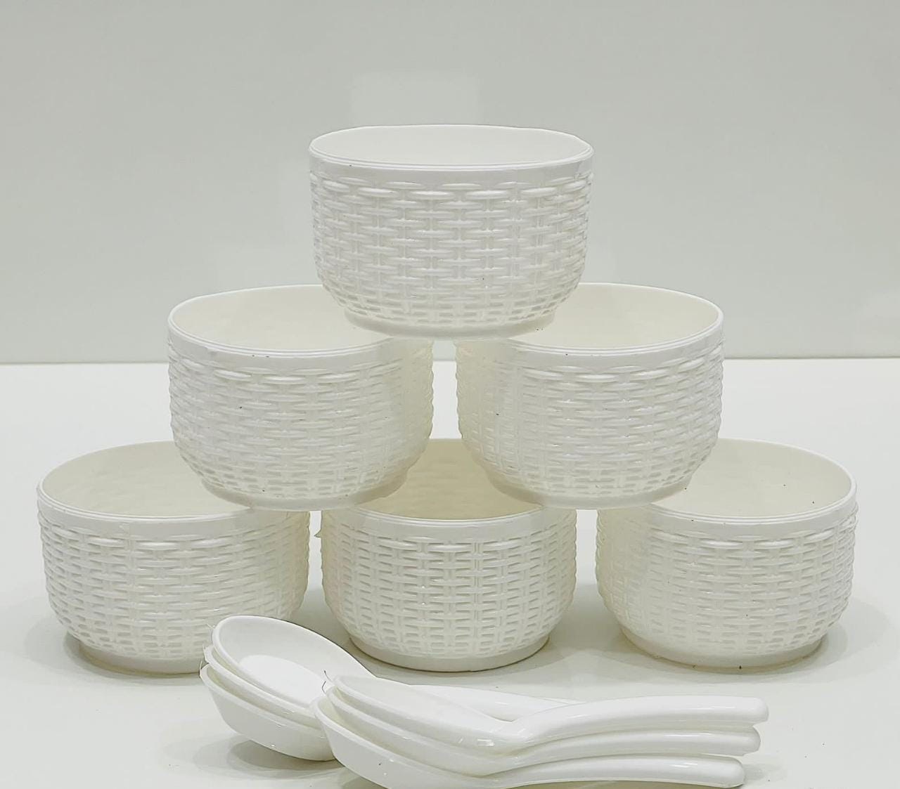 White Plastic Dessert Cup/ Soup Cup 6 Pcs Set With Free Spoon. 