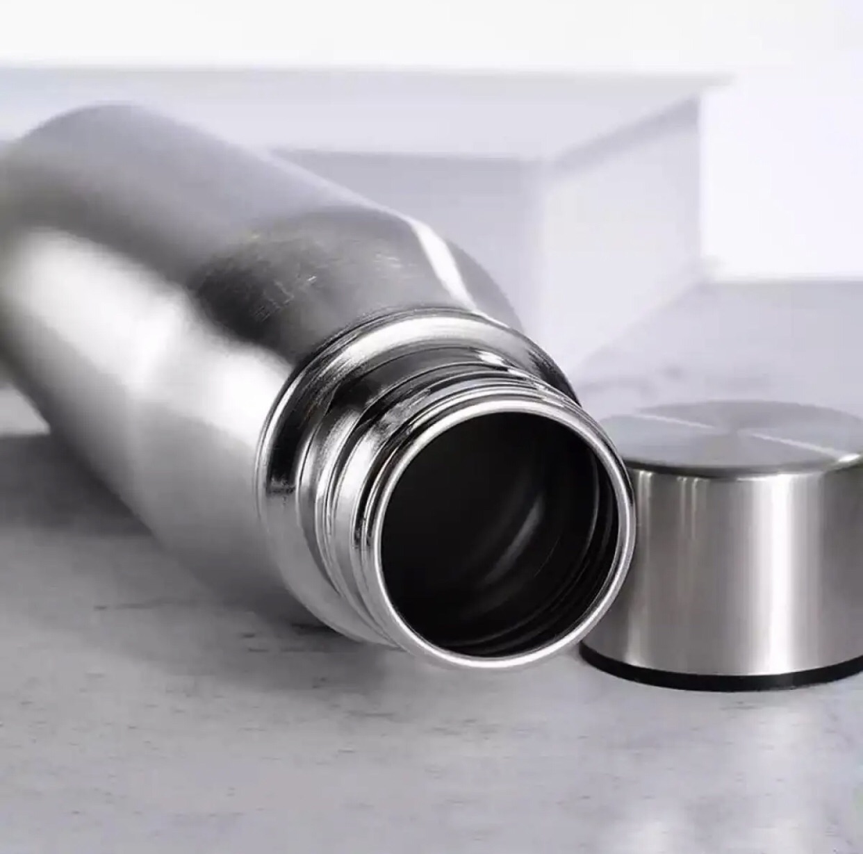 500ml/750ml/1000ml Stainless Steel Water Bottle with Handle Thermo Cup Portable Hot Cold Water Bottle for Cycling Sports Travel. 