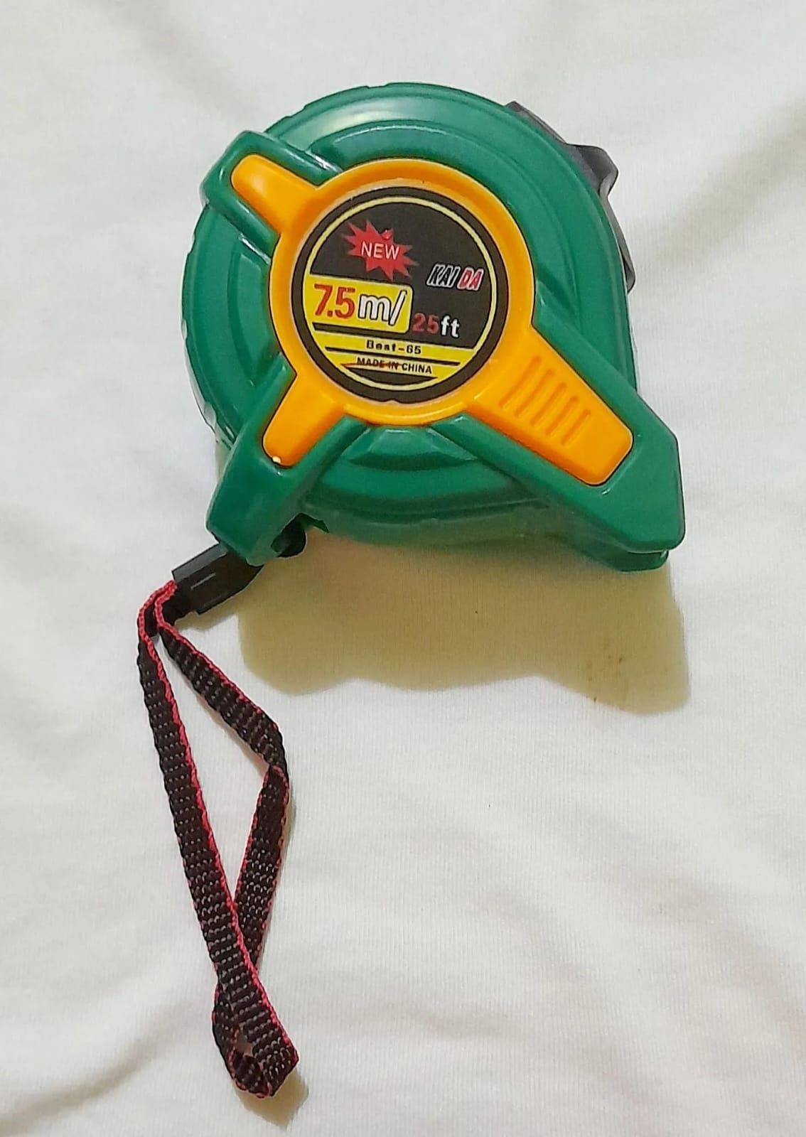 Measuring tape 7.5m(25 feet). 
