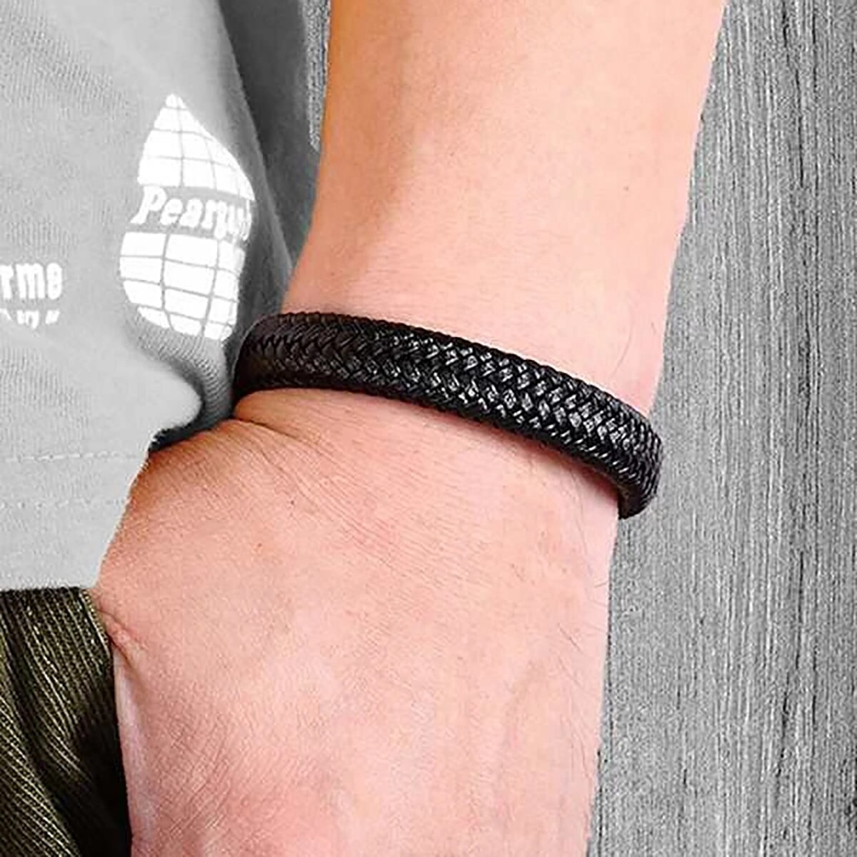 Black PU Leather Magnetic Bracelet Men's Mature and Stable and Elegant Giving Men The Best Gift for Men. 