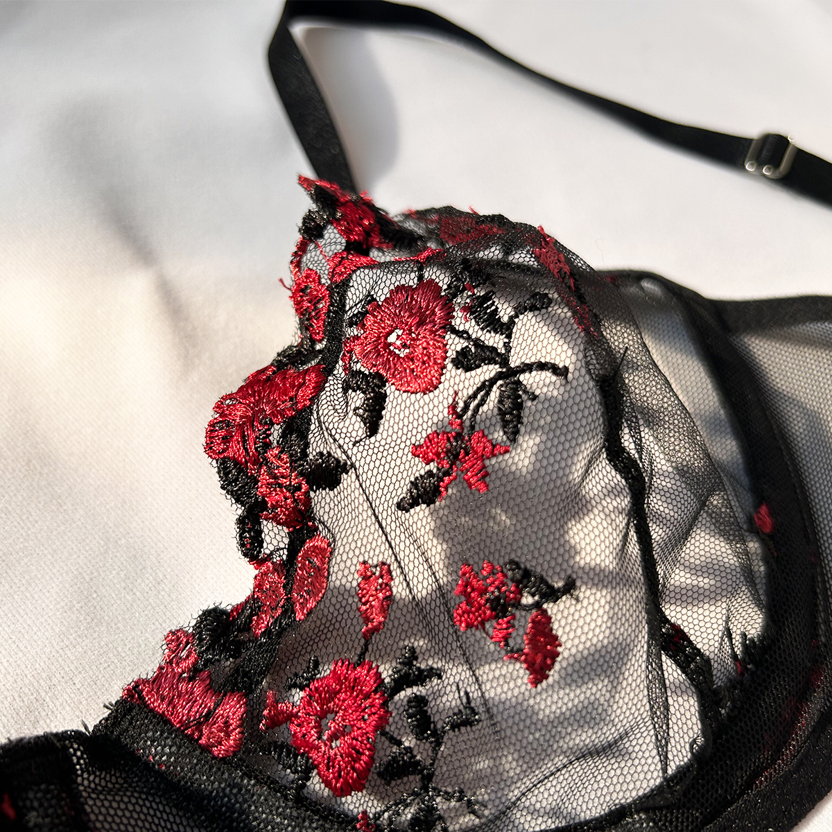 New Hot Erotic Lingerie Women Embroidery Bra Thongs Sets Women's Underwear Sex Sleepwear Pornographic Exotic Set Sexy Costumes. 