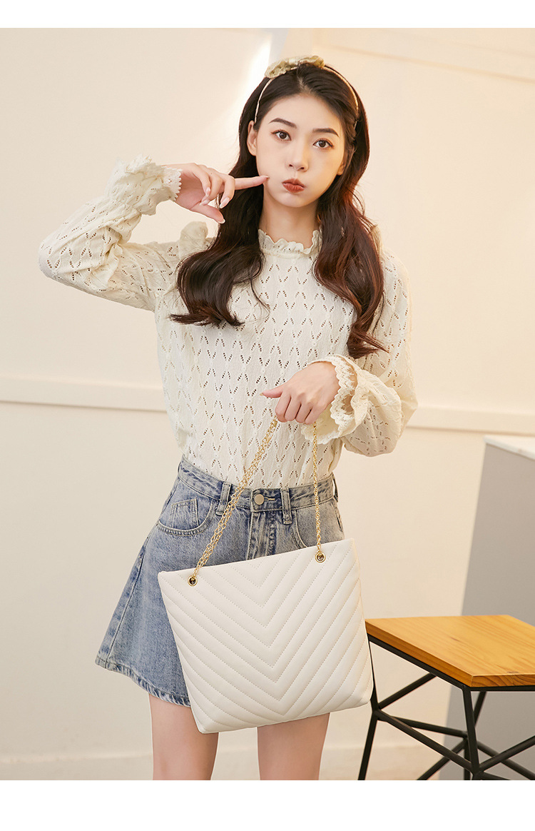 Women's Bag New Fashion Casual Embroidery Chain Shoulder Bag V-Pattern Lingge Handheld Shopping Bag Tote Bag. 