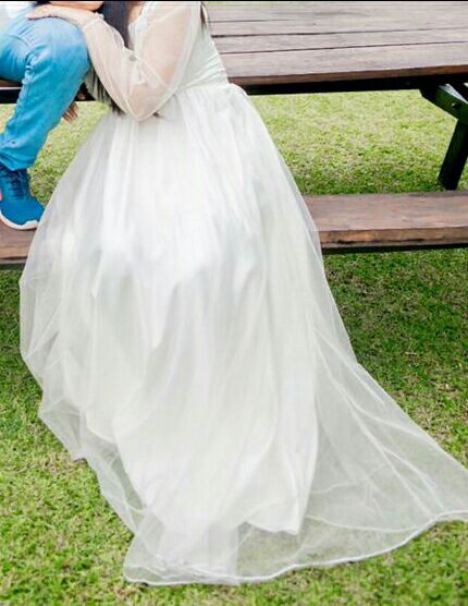 Wedding Frock Vintage Style Tea-Length Gown with Lace Trim Long Sleeve Floor-Length Dress for Women. 