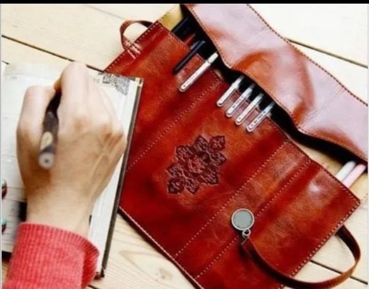 New Style Retro Roll PU Leather Purse Pouch Portable Makeup Pem Pencil Case Pencil Bag

Storage Bags School Office Supplies. 