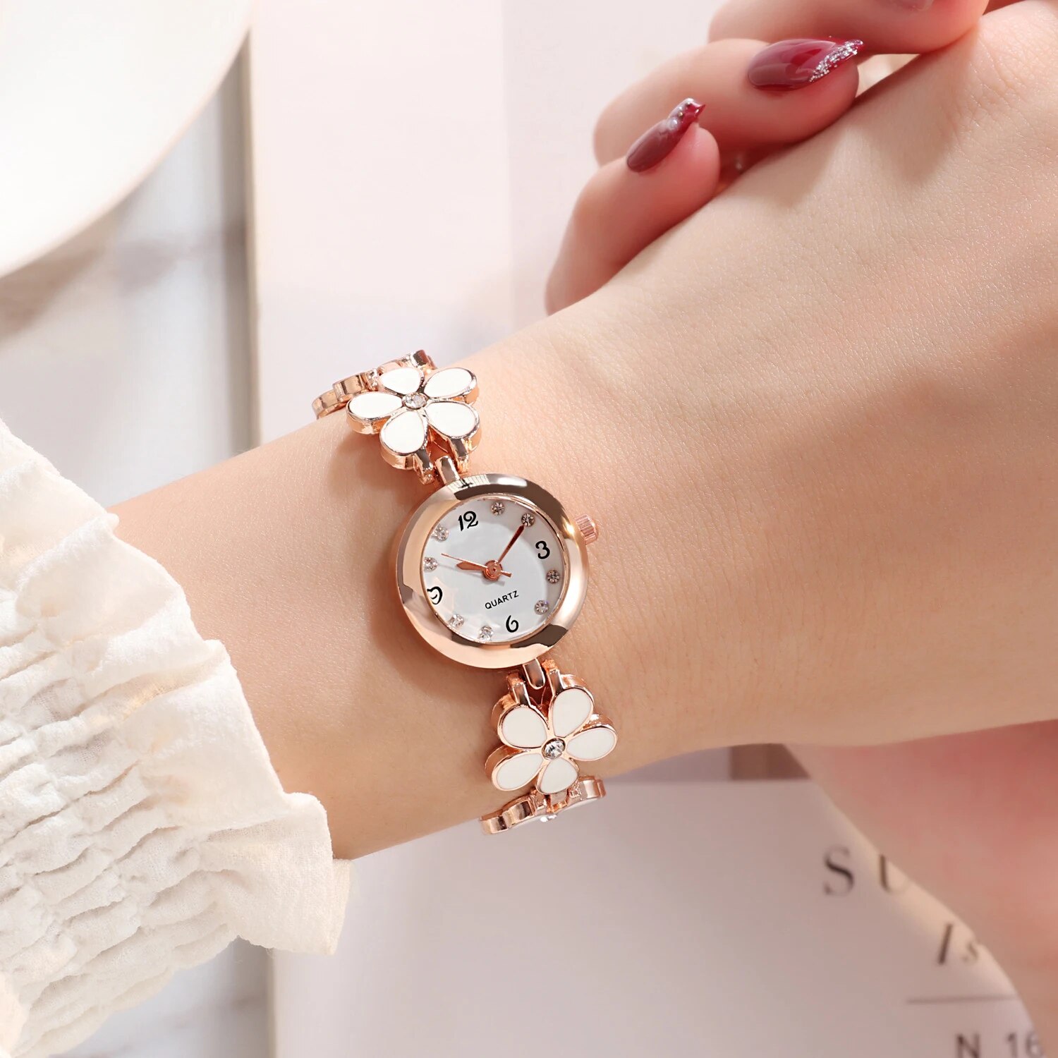 Mori Small Dial Petal Bracelet Watch Korean Version Simple and Compact All Cute Small Fresh Quartz Watch. 