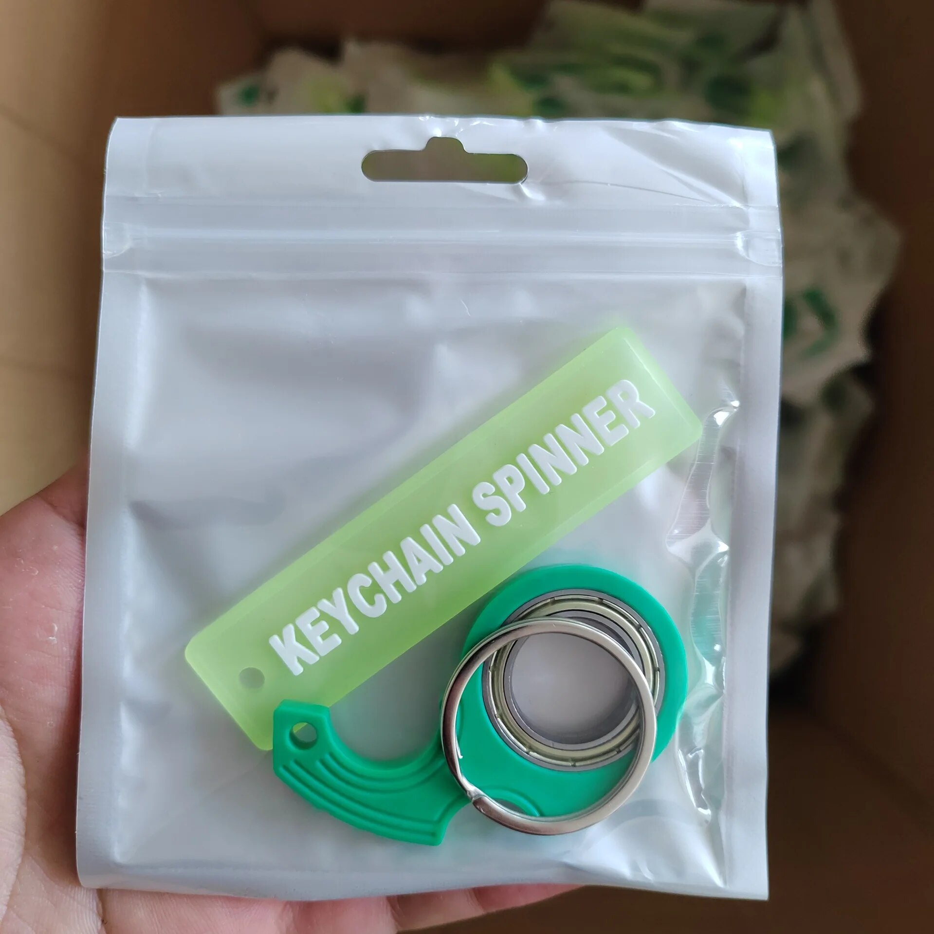1PCS Hot Sale New Karambit Spinner Finger Swivel Claw Knife Keychain High Quality Metal Grain Texture Fidget Spinner Metal Keych. 